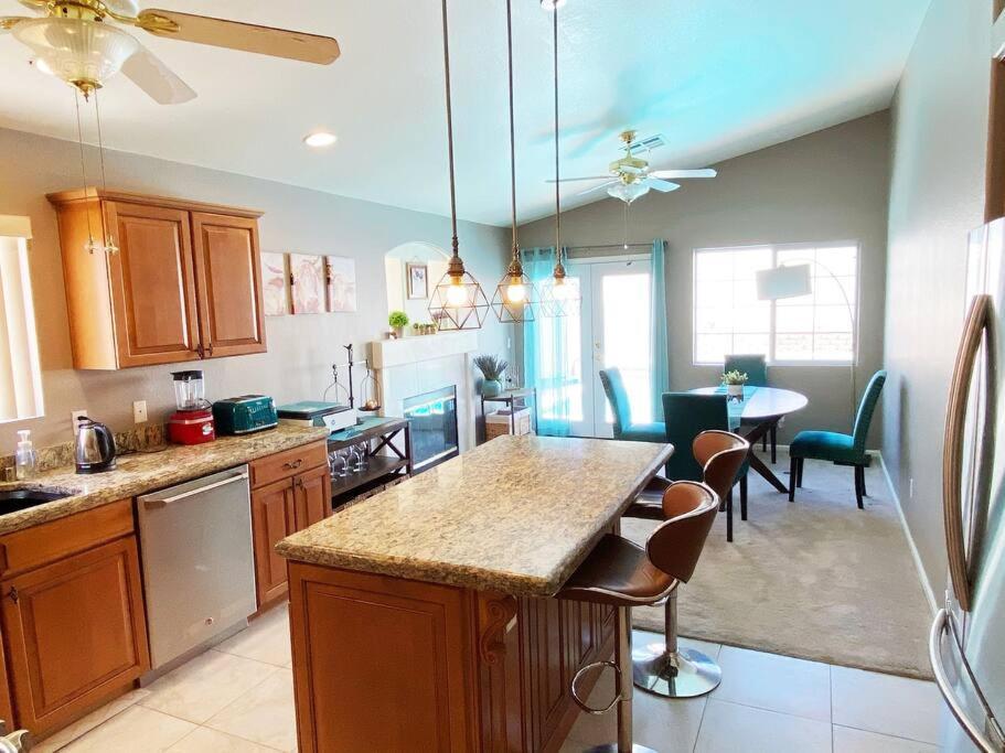 Amazing Heated Pool And Private Hot Tub 3Br In Heart Of Lv Villa Las Vegas Exteriör bild