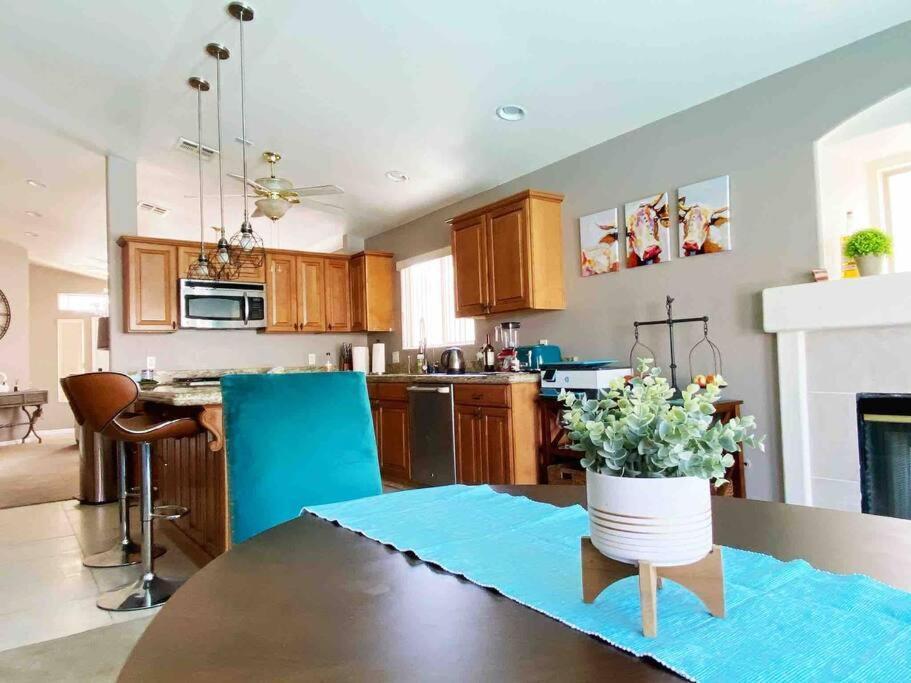 Amazing Heated Pool And Private Hot Tub 3Br In Heart Of Lv Villa Las Vegas Exteriör bild