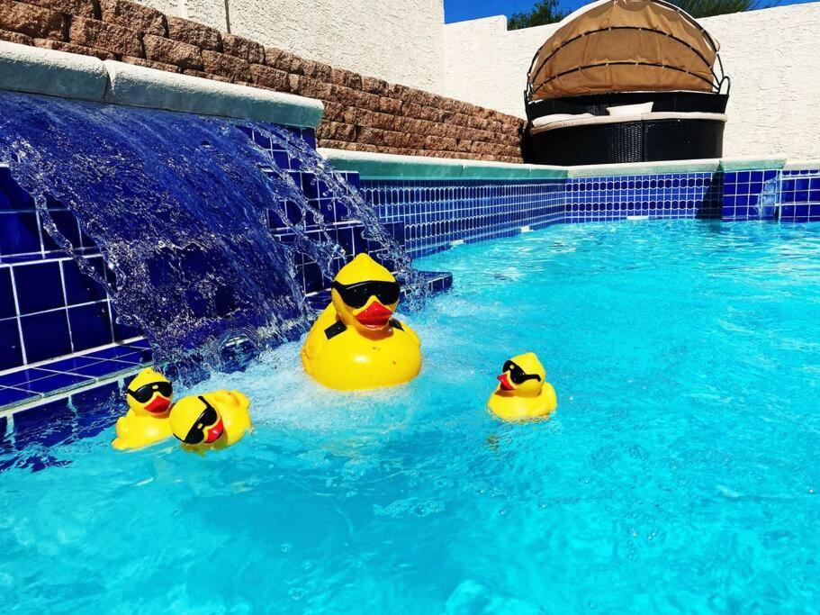Amazing Heated Pool And Private Hot Tub 3Br In Heart Of Lv Villa Las Vegas Exteriör bild